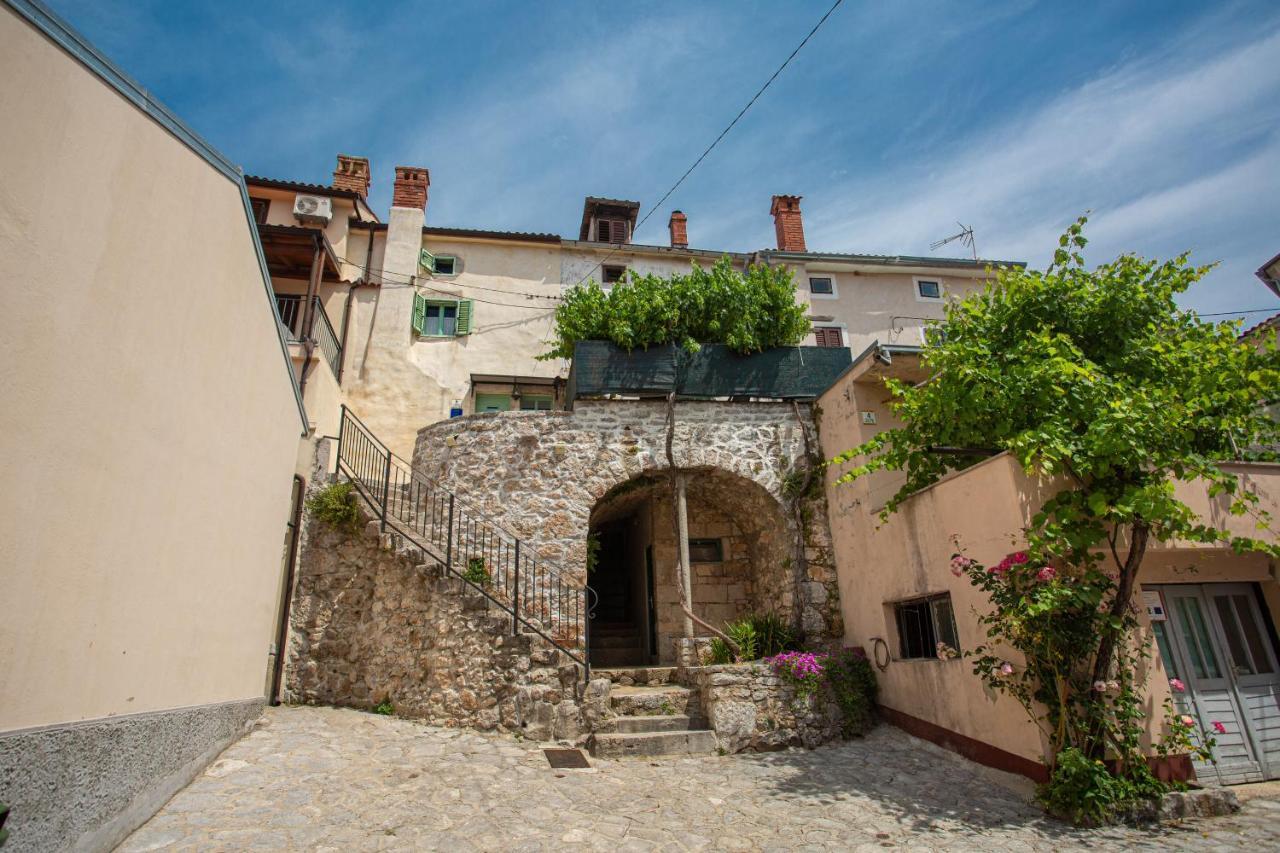 Parona Holiday Home Vrbnik Exteriér fotografie