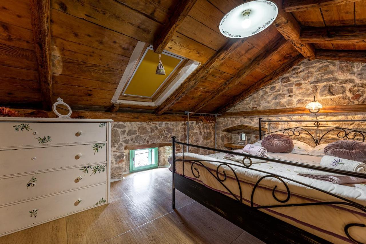 Parona Holiday Home Vrbnik Exteriér fotografie